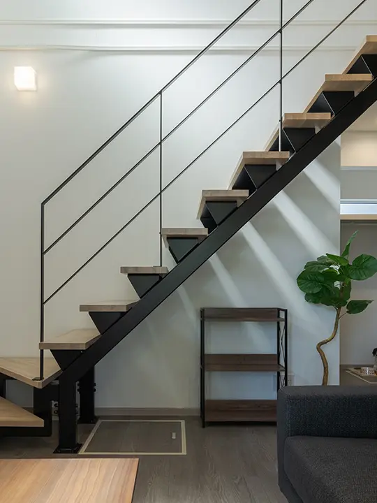 リビングの鉄骨階段の写真,ギャラリー,リーフコート名古屋茶屋,注文住宅,モデルハウス